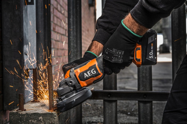 Szlifierka kątowa AEG 18 V tarcza 125 mm BEWS18-125BLPX2-0